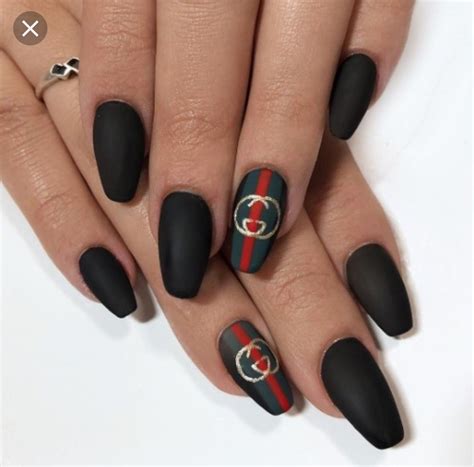 ongle gucci